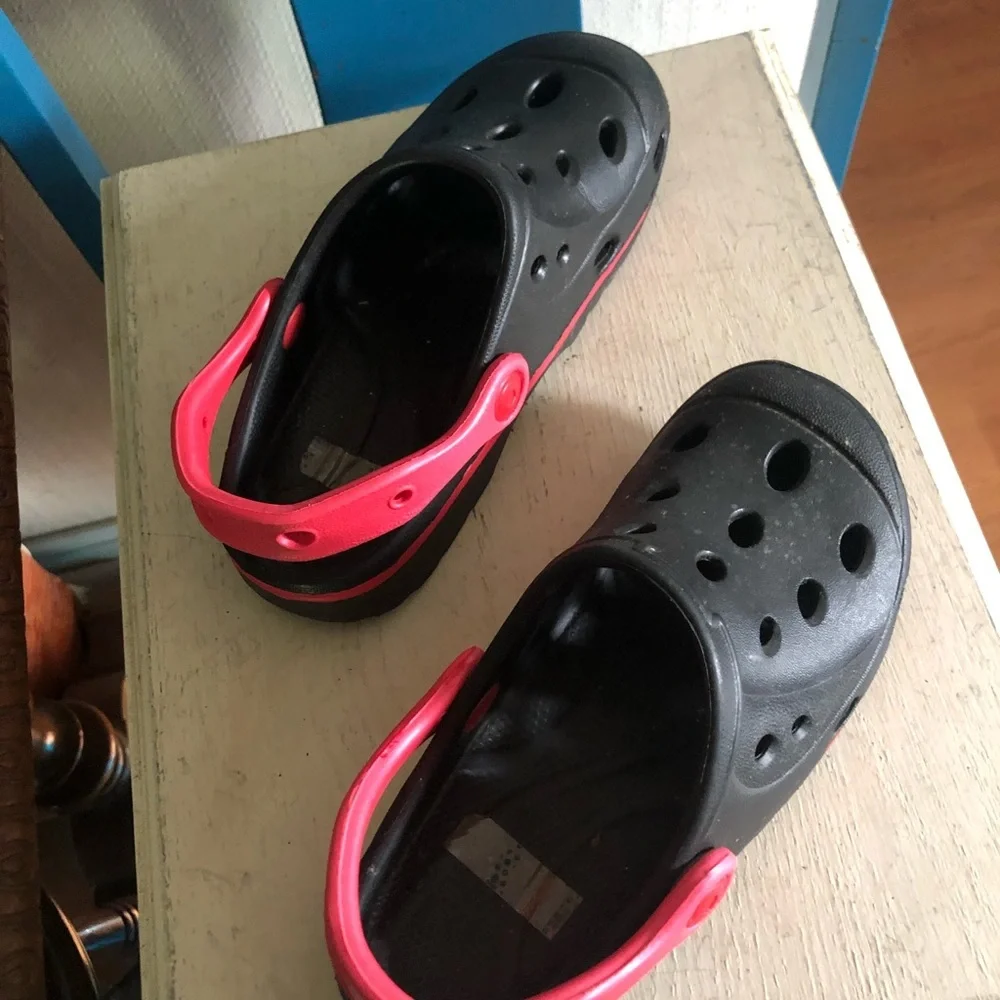 Black Clog with Pink Back Strap Kids Size 2 Slip on UNISEX